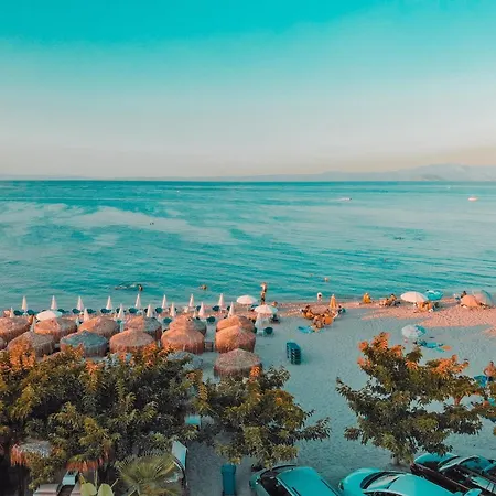 Akrotiri Summer *